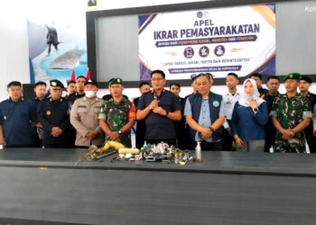 Lembaga Pemasyarakatan Kelas IIA Gorontalo bersama aparat Tentara Nasional Indonesia, Kepolisian Negara Republik Indonesia, dan Badan Narkotika Nasional Kota Gorontalo menggelar Apel Ikrar Pemasyarakatan Bersih dari handphone ilegal, narkoba, dan penipuan. Foto: Lukman/mimoza.tv.