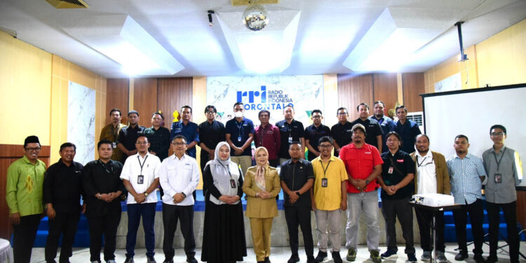 Komisi Penyiaran Indonesia Daerah (KPID) Provinsi Gorontalo terus bergerak memastikan kualitas informasi di "Bumi Serambi Madinah". Melalui Focus Group Discussion (FGD) bertajuk "Sinergi Stakeholder untuk Penyiaran yang Sehat dan Berkualitas", KPID menghimpun seluruh elemen penting penyiaran di Aula LPP RRI Gorontalo, Senin (25/5/2026).