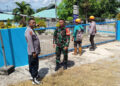 Personel Polri, TNI, serta pekerja berada di lokasi PLTD Isimu sebelum proses pembongkaran dilakukan. Kuasa hukum Ridwan Suardin Tangahu menyebut kegiatan tersebut terlebih dahulu dikoordinasikan dengan aparat dan pemerintah desa sehingga berlangsung secara terbuka di bawah pengawasan di lapangan. (Dok. Tim Kuasa Hukum)