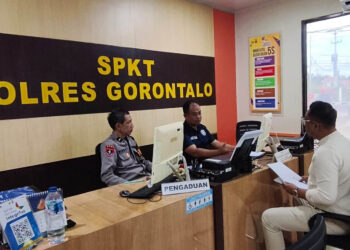 Ridwan Suwardin Tangahu melalui kuasa hukumnya, Ridwan Abdul, mendatangi SPKT Polres Gorontalo, Kamis (9/7/2026), untuk membuat laporan dugaan penggelapan terhadap Habibi. Langkah tersebut merupakan perkembangan terbaru dalam polemik kepemilikan aset eks PLTD Isimu yang sebelumnya telah bergulir dalam perkara dugaan pencurian.