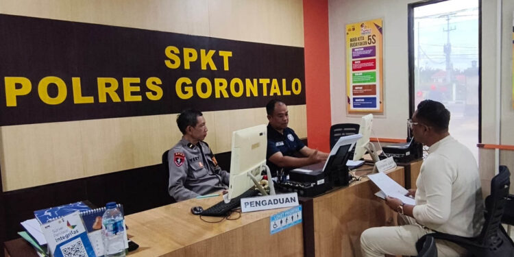 Ridwan Suwardin Tangahu melalui kuasa hukumnya, Ridwan Abdul, mendatangi SPKT Polres Gorontalo, Kamis (9/7/2026), untuk membuat laporan dugaan penggelapan terhadap Habibi. Langkah tersebut merupakan perkembangan terbaru dalam polemik kepemilikan aset eks PLTD Isimu yang sebelumnya telah bergulir dalam perkara dugaan pencurian.