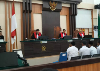 Sidang perdana perkara dugaan Pertambangan Emas Tanpa Izin (PETI) di Desa Saripi, Kecamatan Paguyaman, Kabupaten Boalemo, digelar di Pengadilan Negeri Tilamuta, Kamis (2/7/2026). Dalam persidangan, sepuluh terdakwa menyatakan mengakui perbuatan sebagaimana dakwaan yang dibacakan Jaksa Penuntut Umum.(Foto: Lukman/mimoza.tv)