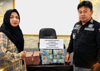 Kejari Kota Gorontalo menerima uang pengganti sebesar Rp500 juta dari terpidana kasus korupsi pembangunan Kanal Banjir Tanggidaa, Romen S. Lantu, Selasa (11/8/2026).