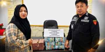 Kejari Kota Gorontalo menerima uang pengganti sebesar Rp500 juta dari terpidana kasus korupsi pembangunan Kanal Banjir Tanggidaa, Romen S. Lantu, Selasa (11/8/2026).