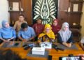 Tim kuasa hukum Fitriyanto yang terdiri dari Hijrah Lahaling, Rizka Umar, Haritsa, dan Rickyanto J. Monintja, saat konferensi pers, Kamis (17/9/2026). Foto: Lukman/mimoza.tv