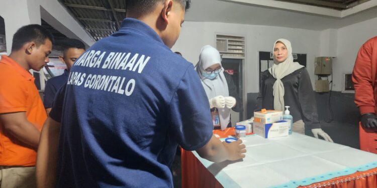 Pada razia gabungan yang digelar Kamis (17/9/2026), jajaran Lapas Gorontalo juga melakukan tes urine secara acak terhadap warga binaan. Pemeriksaan serupa turut menyasar petugas yang sedang berdinas.