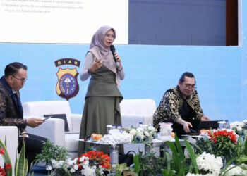 Prof. Dian Ekawaty Ismail, saat menjadi narasumber dalam kegiatan edukasi hukum yang digelar Polda Riau, Senin (26/10/2026).